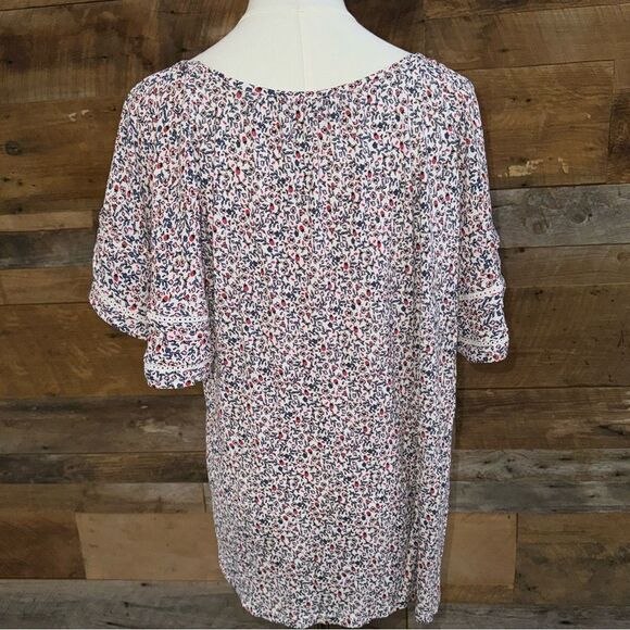Loft butterfly sleeves perfect this flowy top with easy-going touch of romance. - Picture 4 of 15